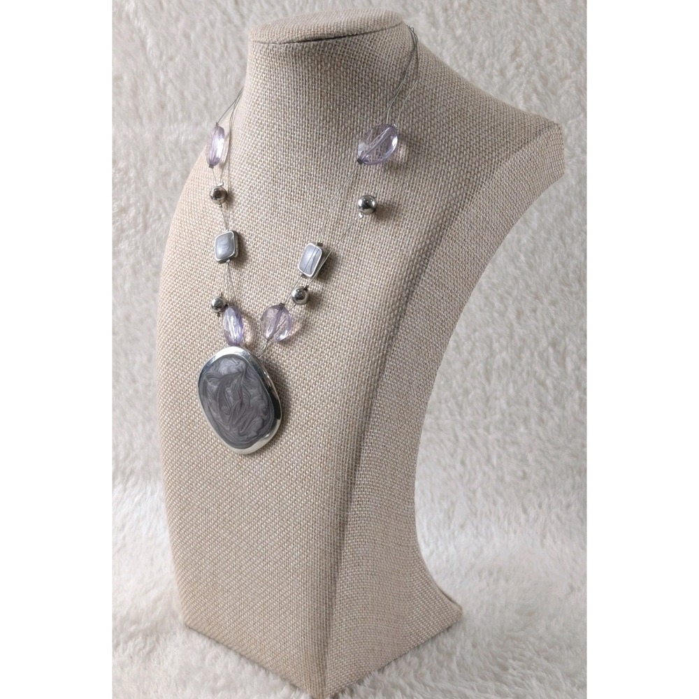 New York & Company Silver Tone Marbled Resin‎ Pendant Necklace Statement